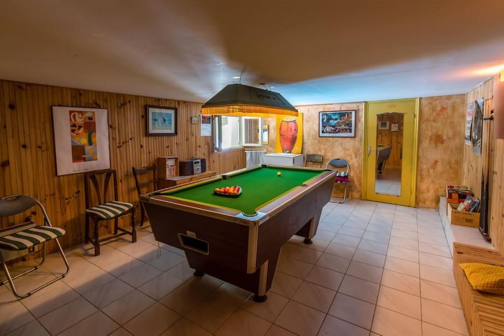 Games room, tennis, forest